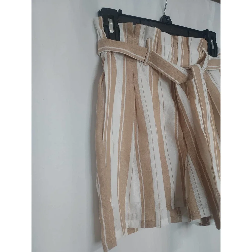 Francesca's ALYA tan/white wide striped Paper bag NWT shorts. Size S - Picture 2 of 9